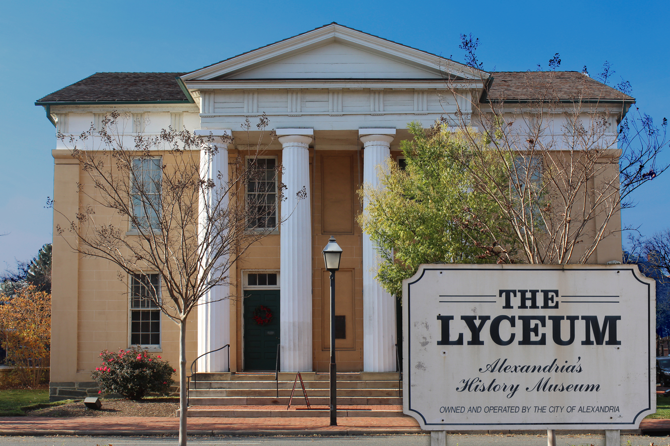 1 Lyce 4631 : The Lyceum opened in 1839 as a venue for education pursuits, today it is Alexandria's History Museum