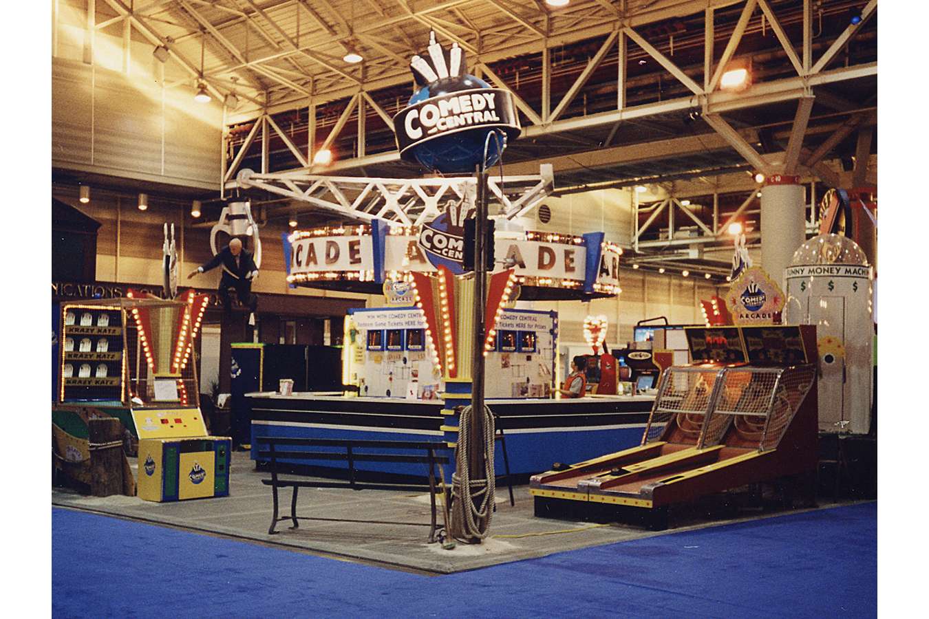 CC WSQ1 : Skee-Ball, Money-Grab, Basket-ball and Pin-ball machines scattered around booth